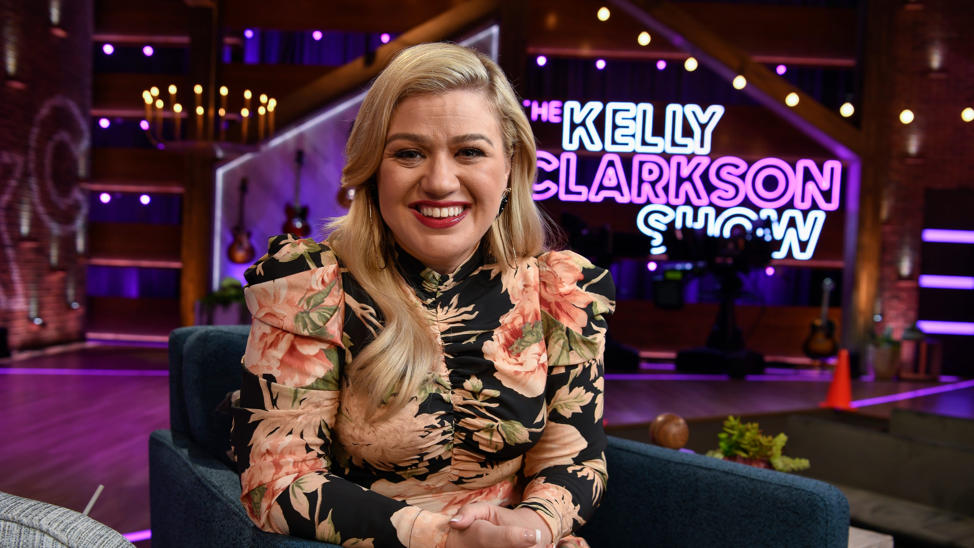 Kelly Clarkson goes from 'American Idol' to music stardom to talk show